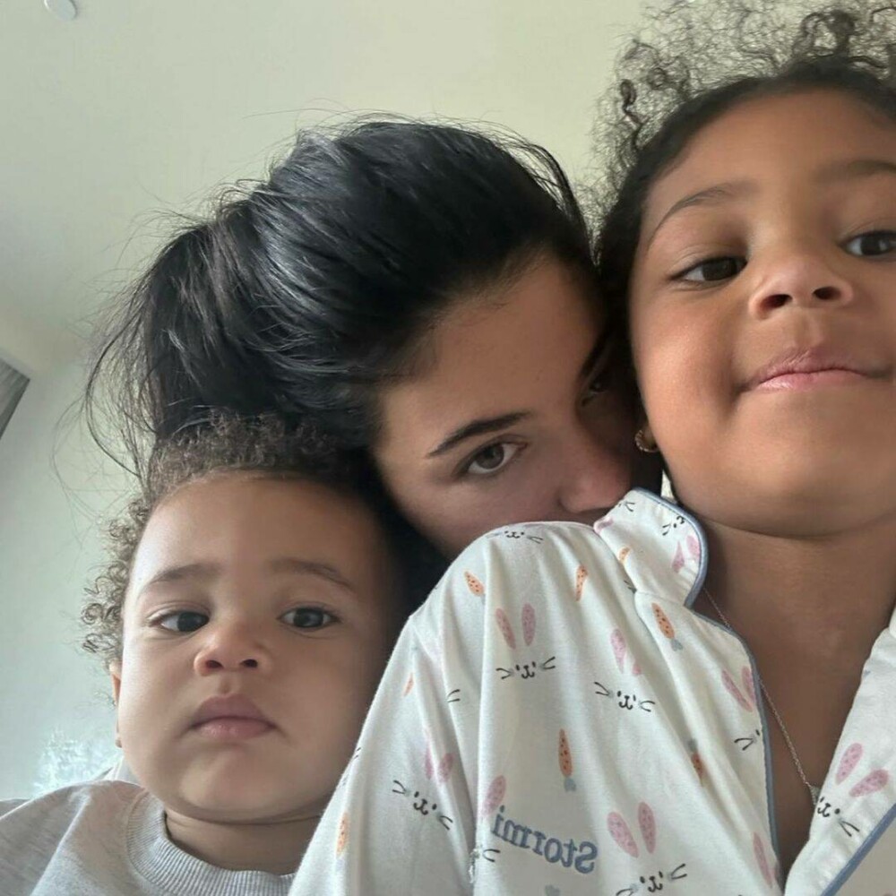 Kylie Jenner, fotografie emoționantă alături de cei doi copii ai săi. Imaginea a devenit virală - Imaginea 18