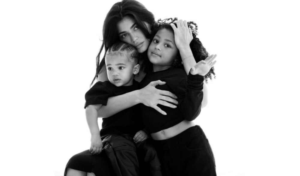 Kylie Jenner, fotografie emoționantă alături de cei doi copii ai săi. Imaginea a devenit virală - Imaginea 19