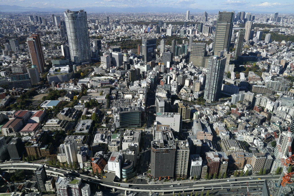 FOTO. Tokyo a inaugurat cel mai înalt zgârie-nori locuit, Azabudai Hills, cât Turnul Eiffel de înalt, un ”oraş în oraş” - Imaginea 2