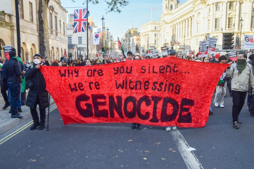 Zeci de mii de britanici au ieșit din nou în stradă, la Londra, în sprijinul palestinienilor | GALERIE FOTO - Imaginea 5