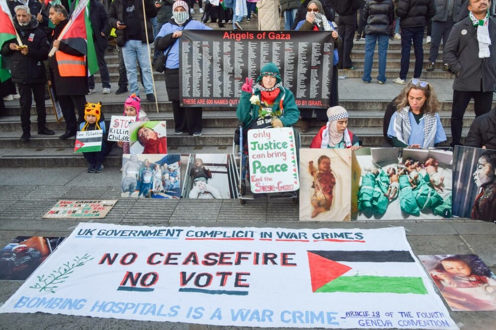 Zeci de mii de britanici au ieșit din nou în stradă, la Londra, în sprijinul palestinienilor | GALERIE FOTO - Imaginea 7