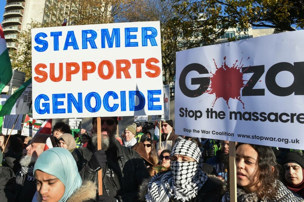 Zeci de mii de britanici au ieșit din nou în stradă, la Londra, în sprijinul palestinienilor | GALERIE FOTO - Imaginea 11