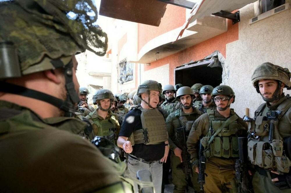 „Continuăm până la victorie”. Netanyahu, prima sa vizită în Fâşia Gaza de la începutul războiului cu Hamasul - Imaginea 4