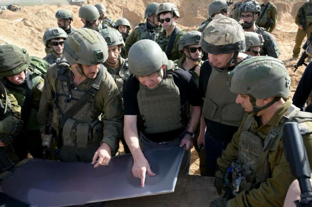 „Continuăm până la victorie”. Netanyahu, prima sa vizită în Fâşia Gaza de la începutul războiului cu Hamasul - Imaginea 3