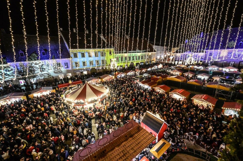 Targul de Crăciun din Sibiu. Ce nu trebuie să ratezi la spectaculosul târg: de la program la atracții - Imaginea 1