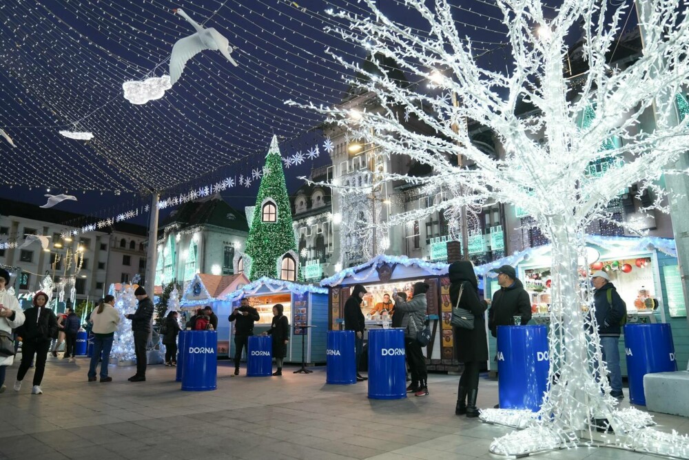 Bradul de Crăciun din Craiova a fost desemnat cel mai frumos din Europa în 2023. Cum arată „Bradul cu ferestre” - Imaginea 3