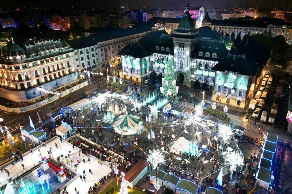 Bradul de Crăciun din Craiova a fost desemnat cel mai frumos din Europa în 2023. Cum arată „Bradul cu ferestre” - Imaginea 2