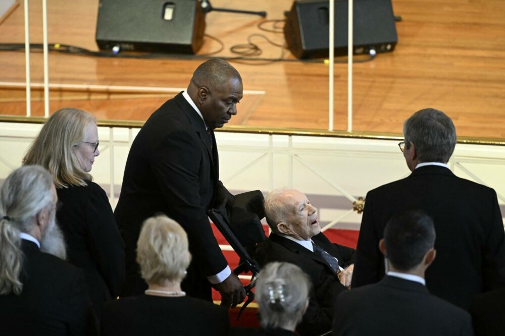 Jimmy Carter, în vârstă de 99 de ani, a mers la funeraliile soţiei sale. A fost adus într-un scaun cu rotile - Imaginea 3