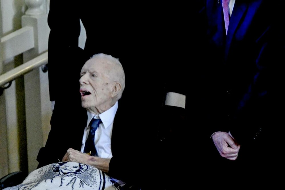 Jimmy Carter, în vârstă de 99 de ani, a mers la funeraliile soţiei sale. A fost adus într-un scaun cu rotile - Imaginea 5