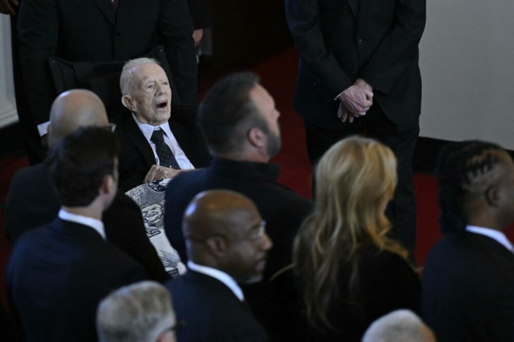 Jimmy Carter, în vârstă de 99 de ani, a mers la funeraliile soţiei sale. A fost adus într-un scaun cu rotile - Imaginea 6