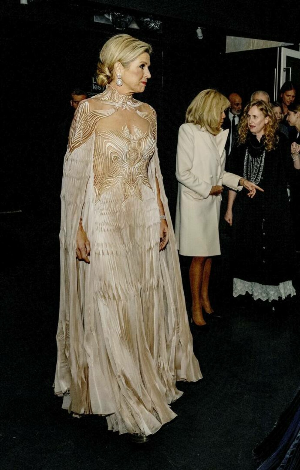 Apariție spectaculoasă a Reginei Maxima la un muzeu din Paris. Suverana Țărilor de Jos s-a întâlnit cu Brigitte Macron - Imaginea 5