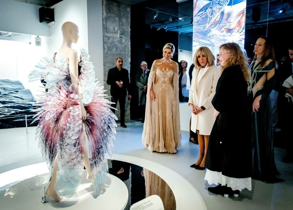 Apariție spectaculoasă a Reginei Maxima la un muzeu din Paris. Suverana Țărilor de Jos s-a întâlnit cu Brigitte Macron - Imaginea 9