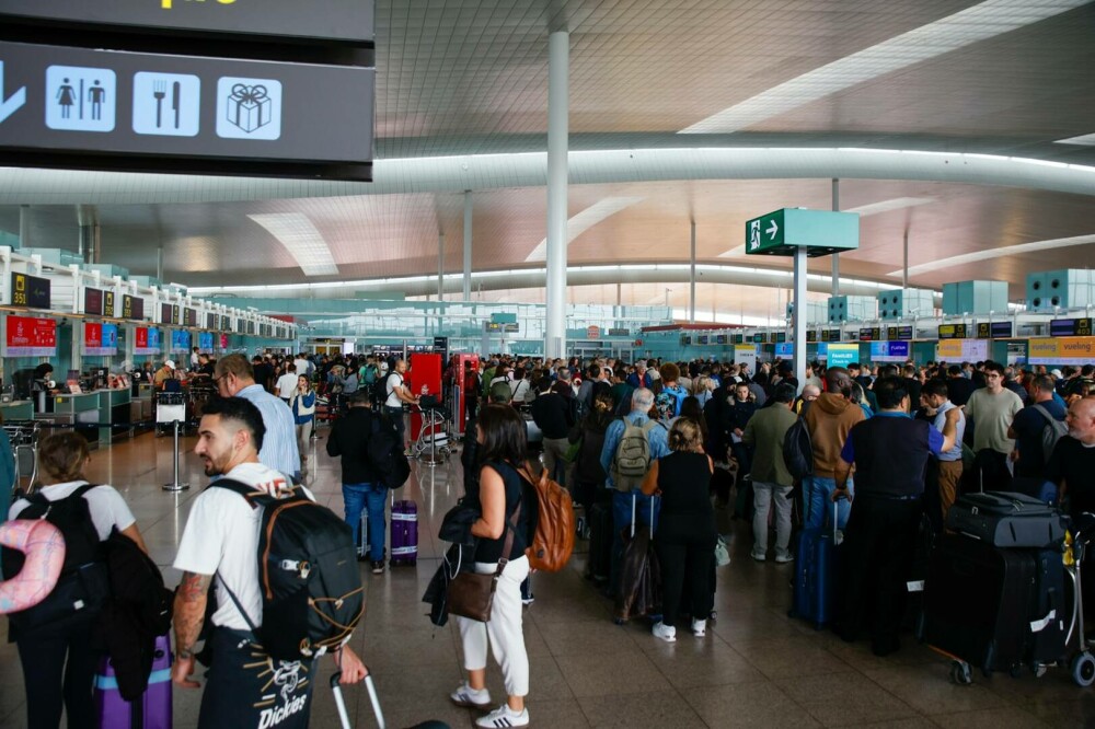 Barcelona e afectată de ploi torenţiale, aeroportul parţial inundat. ”Criza meteorologică” în Valencia s-a încheiat. VIDEO - Imaginea 1