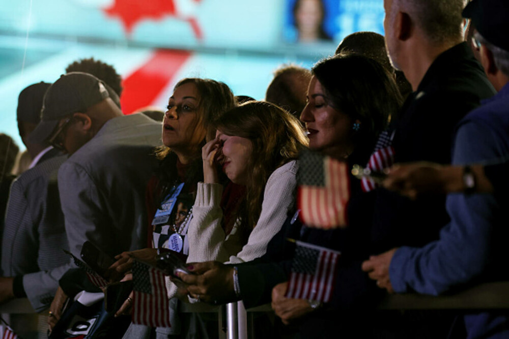 Susținătorii Kamalei Harris, uluiți de rezultatul alegerilor din SUA. Reacții după victoria lui Donald Trump. GALERIE FOTO - Imaginea 17