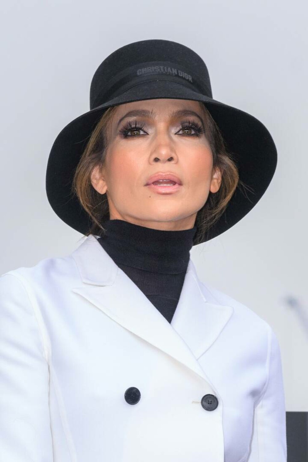 Jennifer Lopez, apariție spectaculoasă la Londra. Cât valorează ținuta pe care a purtat-o. GALERIE FOTO - Imaginea 17