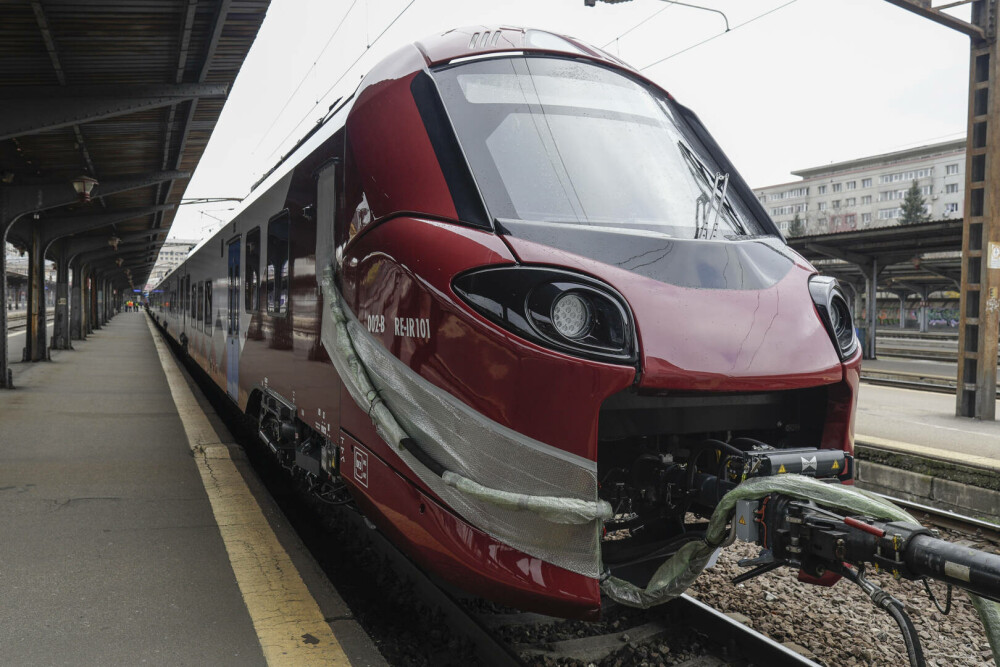 FOTO. Cum arată primul tren cumpărat de România în ultimii 20 de ani. Intră în circulaţie cu călători pe 20 noiembrie - Imaginea 1