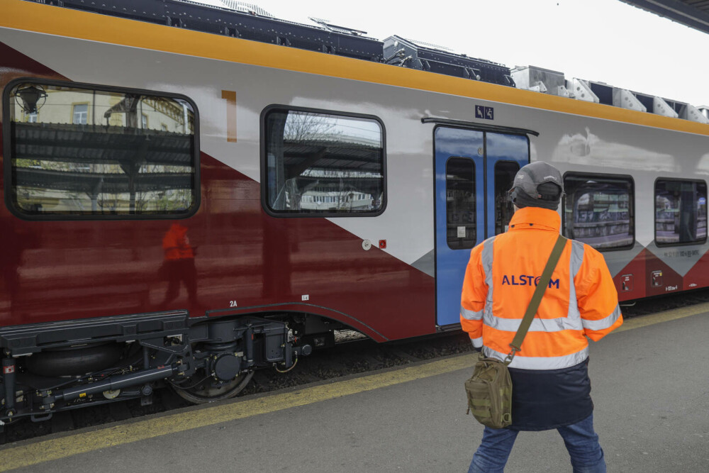 FOTO. Cum arată primul tren cumpărat de România în ultimii 20 de ani. Intră în circulaţie cu călători pe 20 noiembrie - Imaginea 3