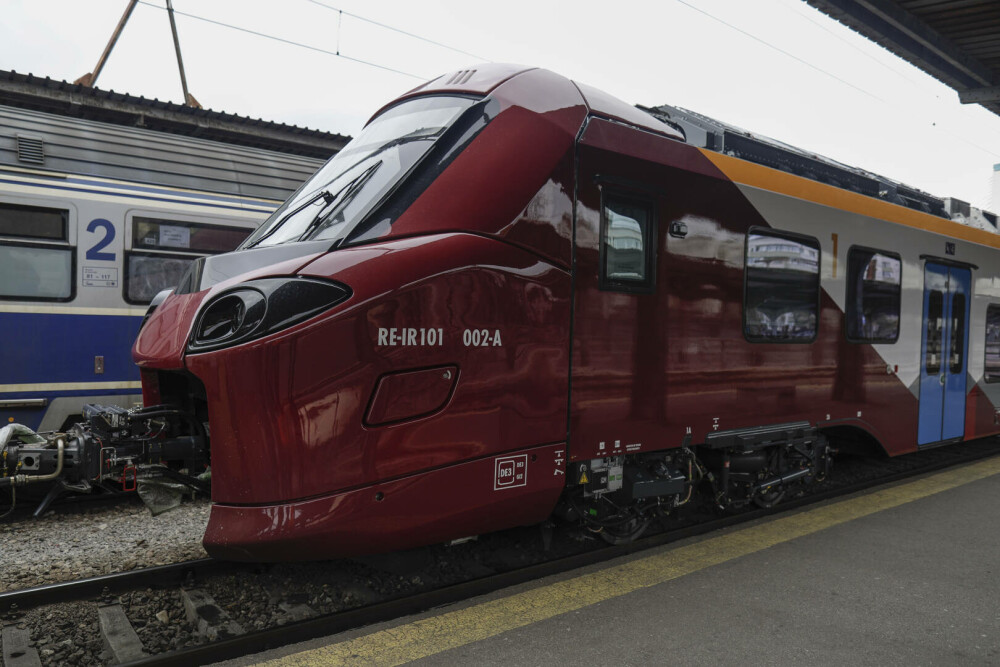 FOTO. Cum arată primul tren cumpărat de România în ultimii 20 de ani. Intră în circulaţie cu călători pe 20 noiembrie - Imaginea 5