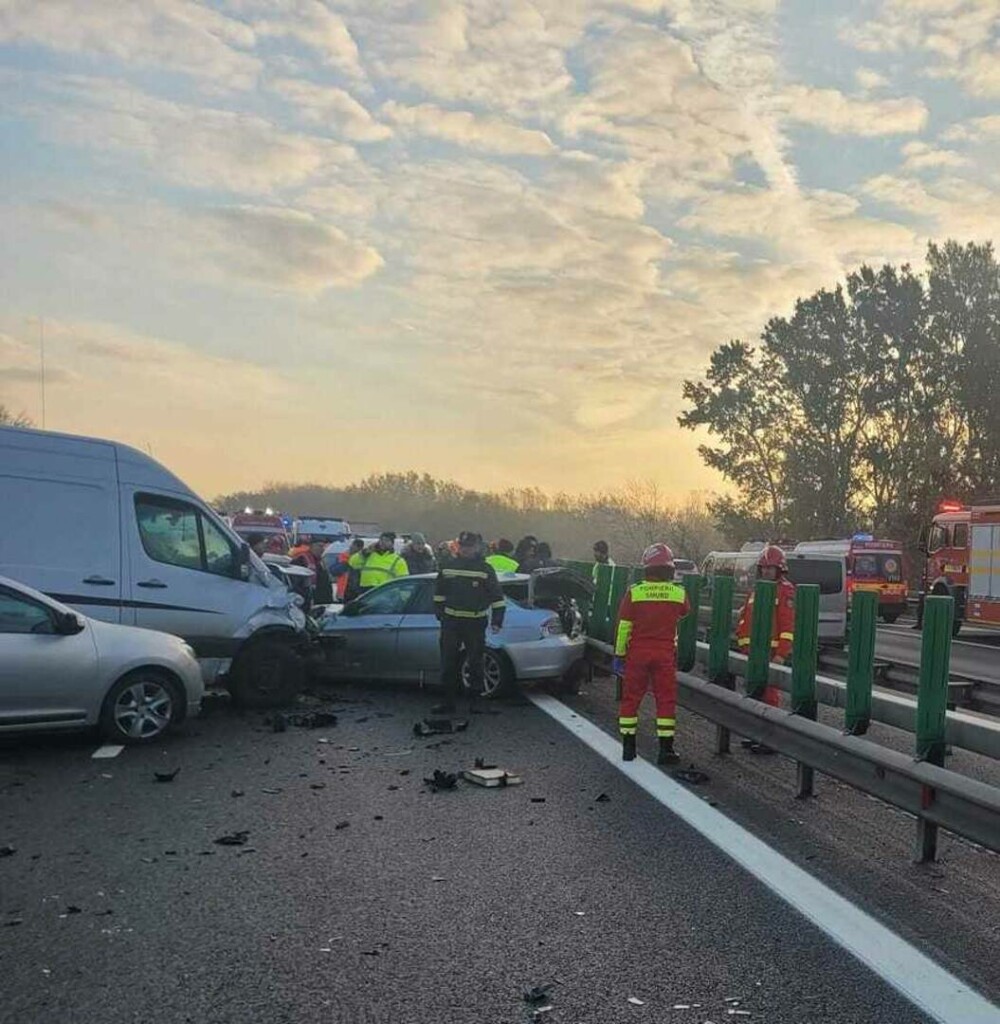 Accident cu 12 autoturisme și 26 de persoane implicate pe A3. Planul roşu de intervenţie a fost activat. FOTO - Imaginea 1