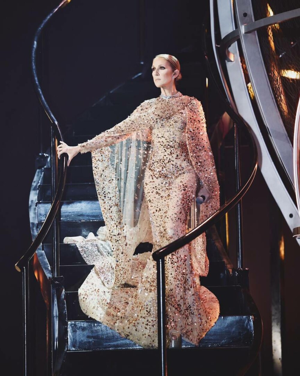 Cum s-a pozat Celine Dion lângă bradul de Crăciun. Ce a purtat în picioare a atras atenția fanilor. GALERIE FOTO - Imaginea 15