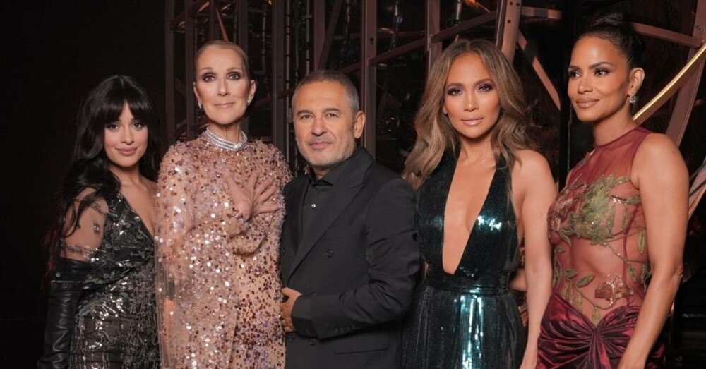 Cum s-a pozat Celine Dion lângă bradul de Crăciun. Ce a purtat în picioare a atras atenția fanilor. GALERIE FOTO - Imaginea 13