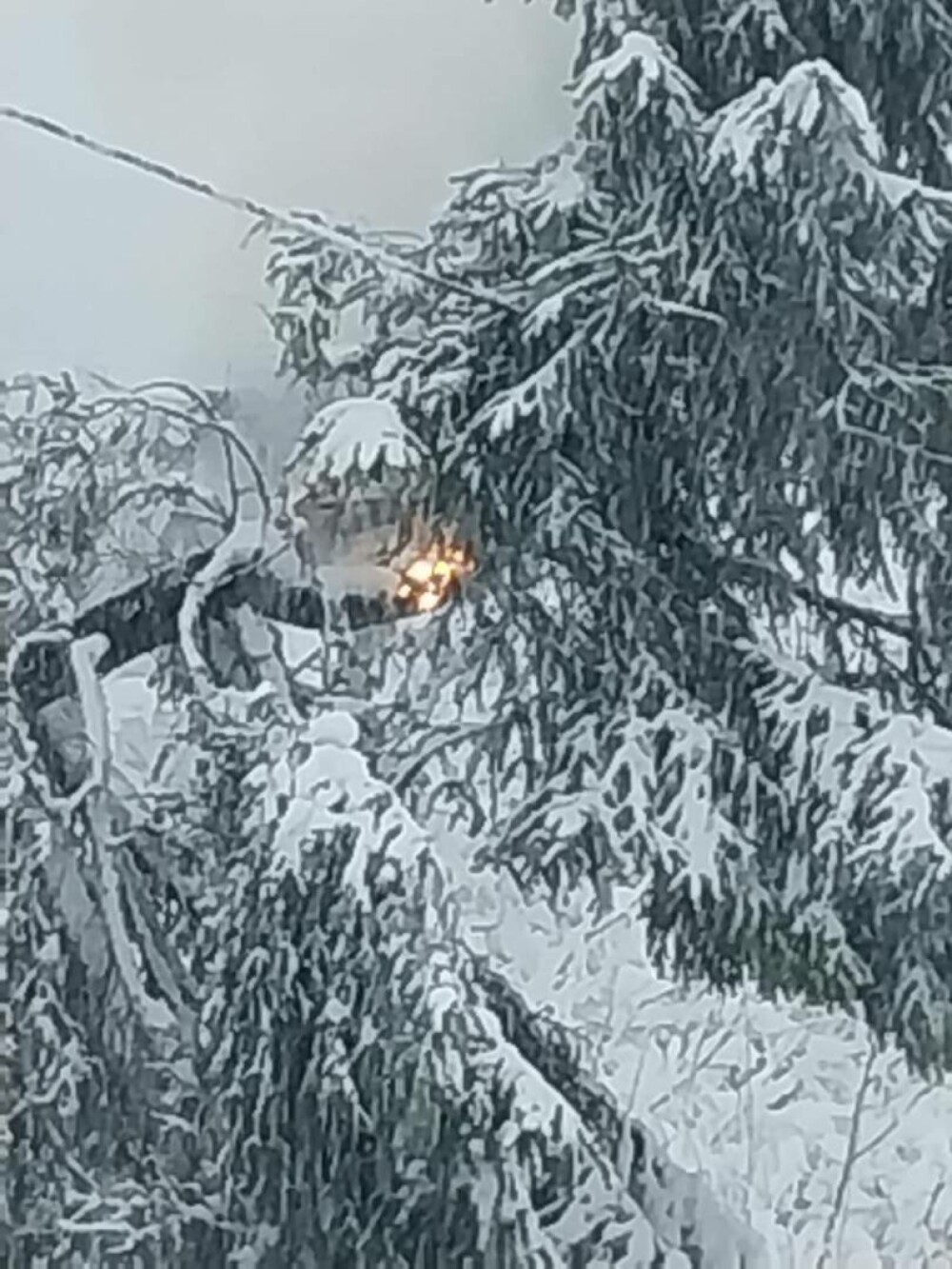 Traficul feroviar, afectat de vântul puternic, ploi şi ninsori viscolite, în judeţele aflate sub coduri meteo. FOTO - Imaginea 5