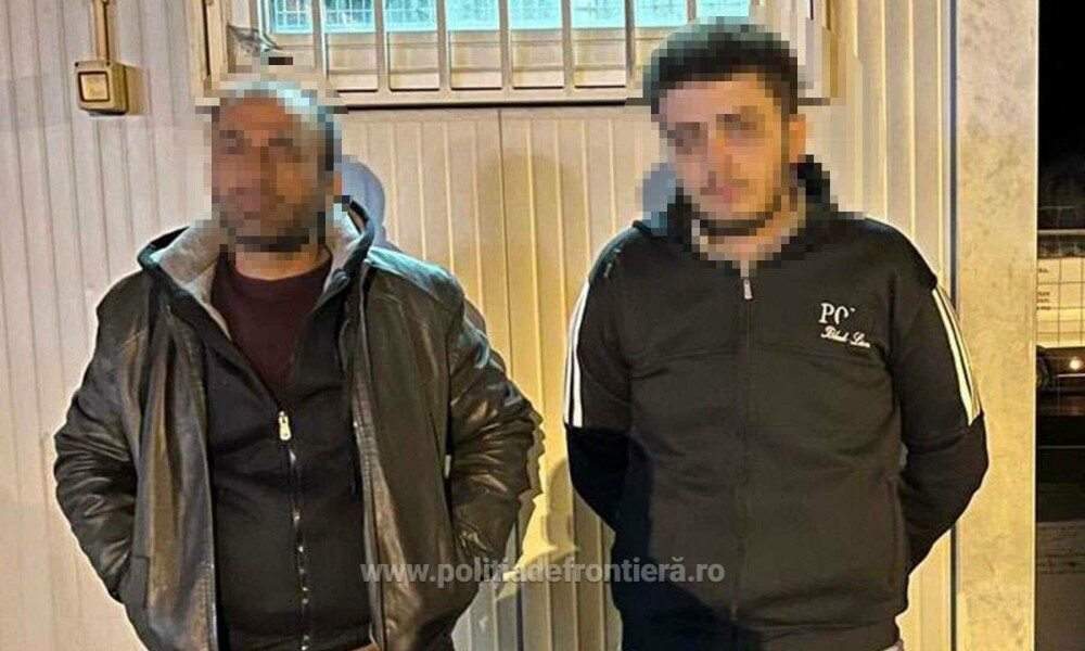 Descoperire neașteptată făcută de polițiștii din Arad în portbagajul unor mașini și pe bancheta din spate. FOTO - Imaginea 1