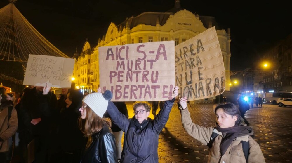 Manifestațiile împotriva lui Călin Georgescu s-au extins în România. „Nu votați un dictator” | FOTO & VIDEO - Imaginea 9