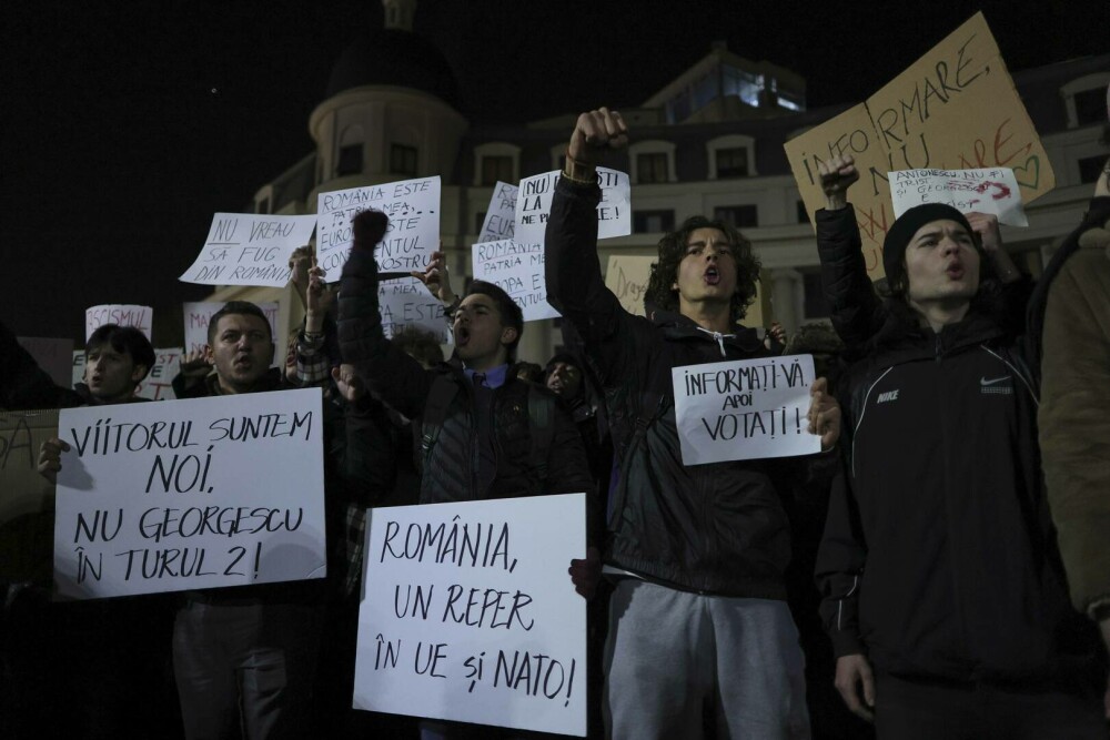 Manifestațiile împotriva lui Călin Georgescu s-au extins în România. „Nu votați un dictator” | FOTO & VIDEO - Imaginea 1