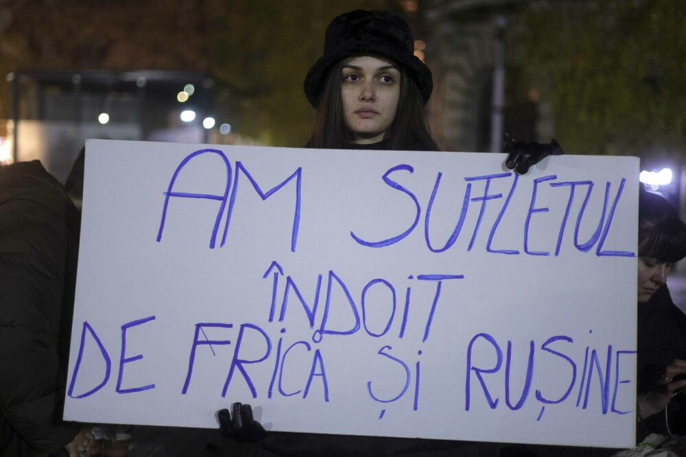 Manifestațiile împotriva lui Călin Georgescu s-au extins în România. „Nu votați un dictator” | FOTO & VIDEO - Imaginea 4