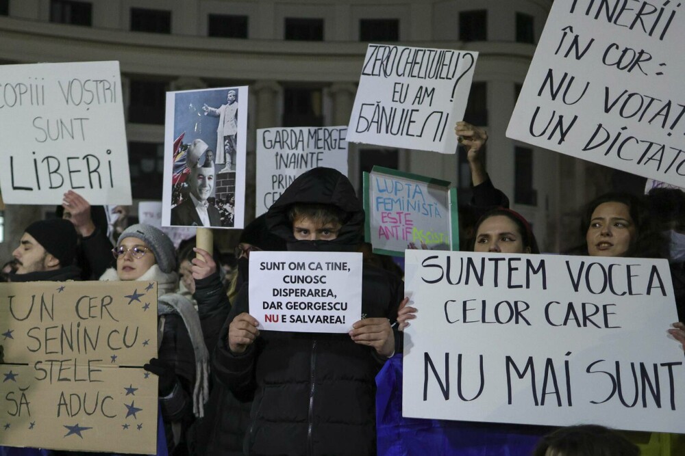 Manifestațiile împotriva lui Călin Georgescu s-au extins în România. „Nu votați un dictator” | FOTO & VIDEO - Imaginea 6