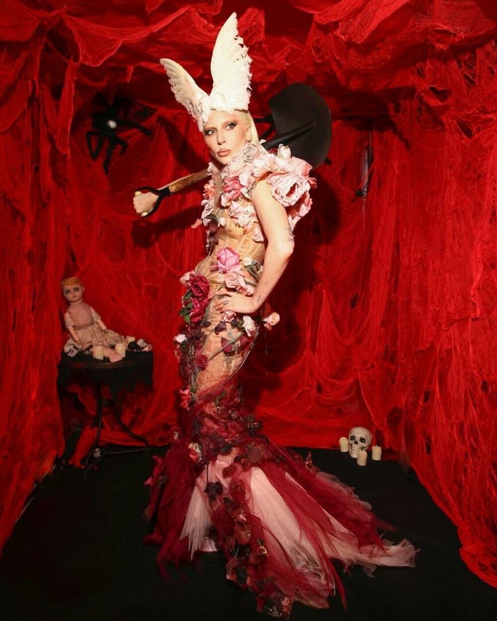 Cele mai spectaculoase ținute de Halloween. Celebritățile au purtat costume inspirate din film și muzică | GALERIE FOTO - Imaginea 2