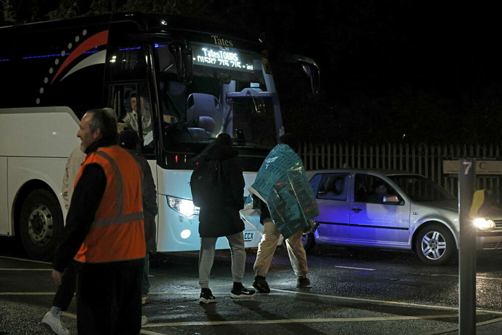 Atac armat într-un tren din Londra. Martorii povestesc cum se ascundeau în toalete pentru a scăpa: „Sângele era peste tot” - Imaginea 1