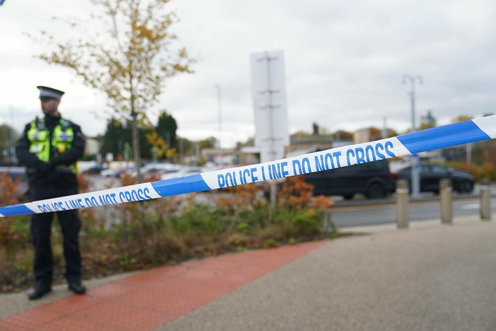 Atac armat într-un tren din Londra. Martorii povestesc cum se ascundeau în toalete pentru a scăpa: „Sângele era peste tot” - Imaginea 4