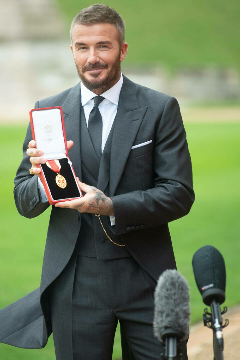 David Beckham, înnobilat de regele Charles la Castelul Windsor. Fotbalistul a primit titlul de cavaler | VIDEO&FOTO - Imaginea 9