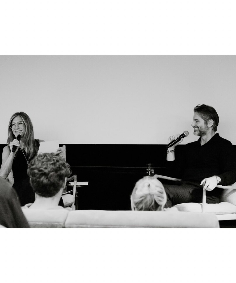 Actrița Jennifer Aniston a oficializat relația cu Jim Curtis. Imaginea care a topit inimile fanilor. GALERIE FOTO - Imaginea 4