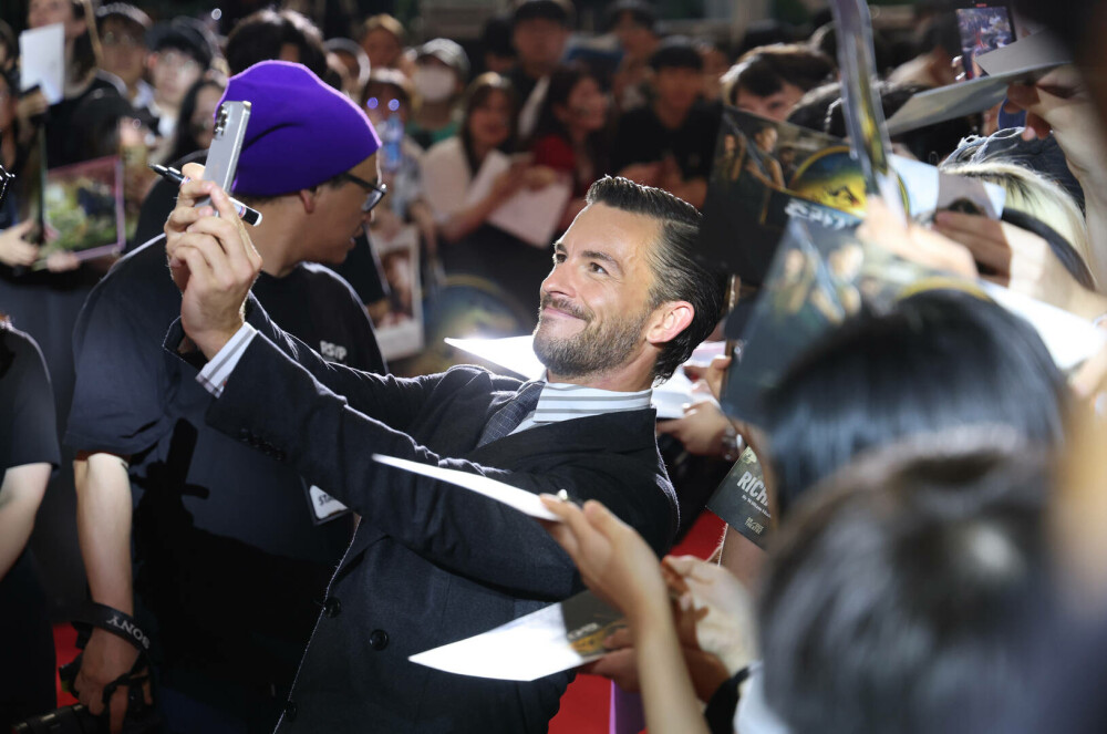 Cine este „cel mai sexy bărbat din lume”. Actorul desemnat de revista People a jucat în seriale celebre. GALERIE FOTO - Imaginea 14