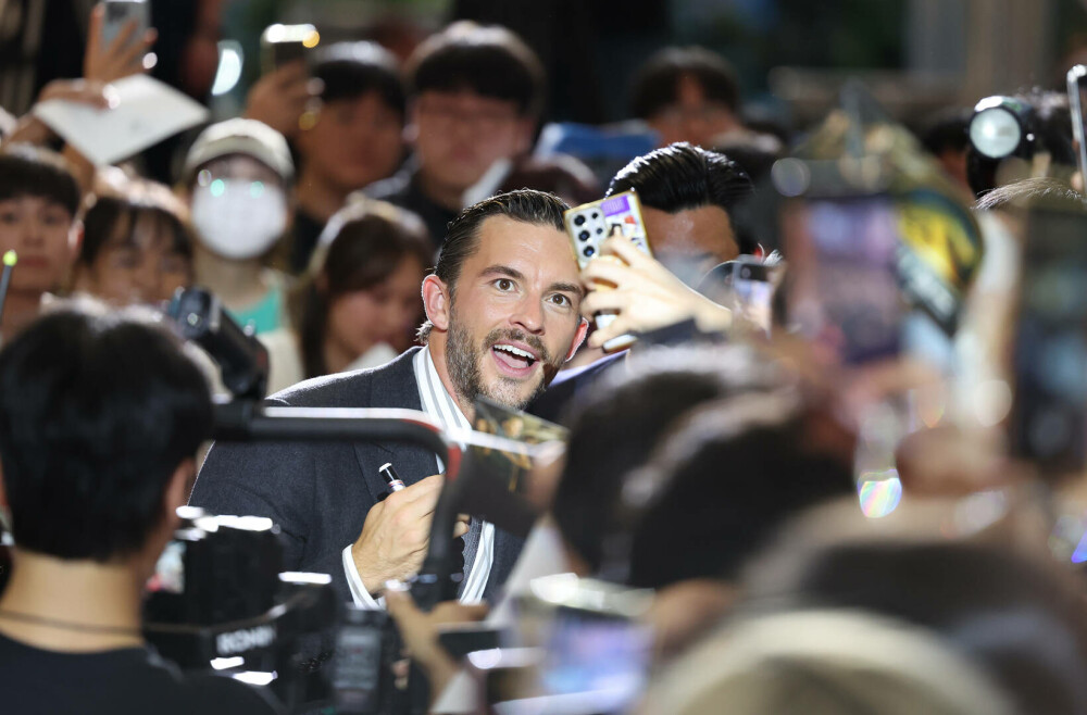 Cine este „cel mai sexy bărbat din lume”. Actorul desemnat de revista People a jucat în seriale celebre. GALERIE FOTO - Imaginea 15