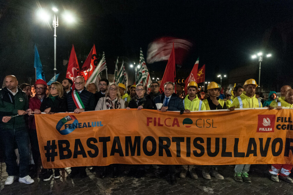 Roma, îndoliată după moartea muncitorului român Octavian Stroici. Sute de oameni au ieșit în stradă. FOTO - Imaginea 6