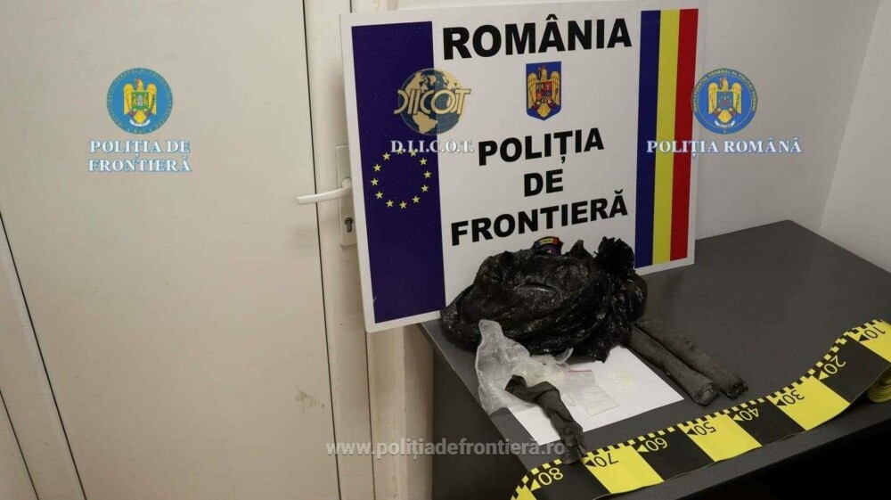 Un șofer de 61 de ani a fost reținut la frontiera Calafat-Vidin după ce polițiștii s-au uitat ce are în sacii din portbagaj - Imaginea 1