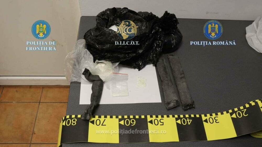 Un șofer de 61 de ani a fost reținut la frontiera Calafat-Vidin după ce polițiștii s-au uitat ce are în sacii din portbagaj - Imaginea 2