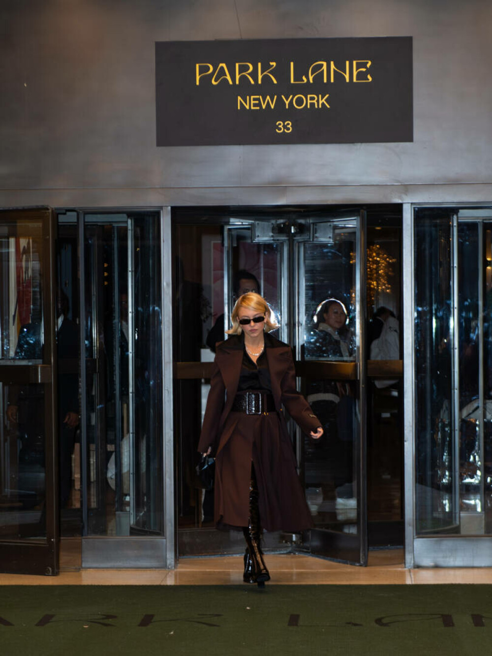 Sydney Sweeney, apariție plină de eleganță pe străzile din New York. Ținuta cu care a atras toate privirile. FOTO - Imaginea 10