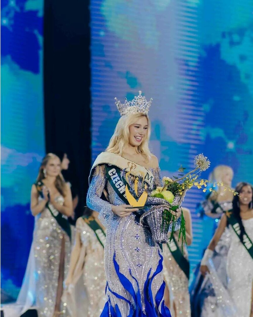 Natalie, o studentă de 21 de ani, câștigătoarea Miss Earth 2025. A învins 81 de participante din întreaga lume | GALERIE FOTO - Imaginea 8