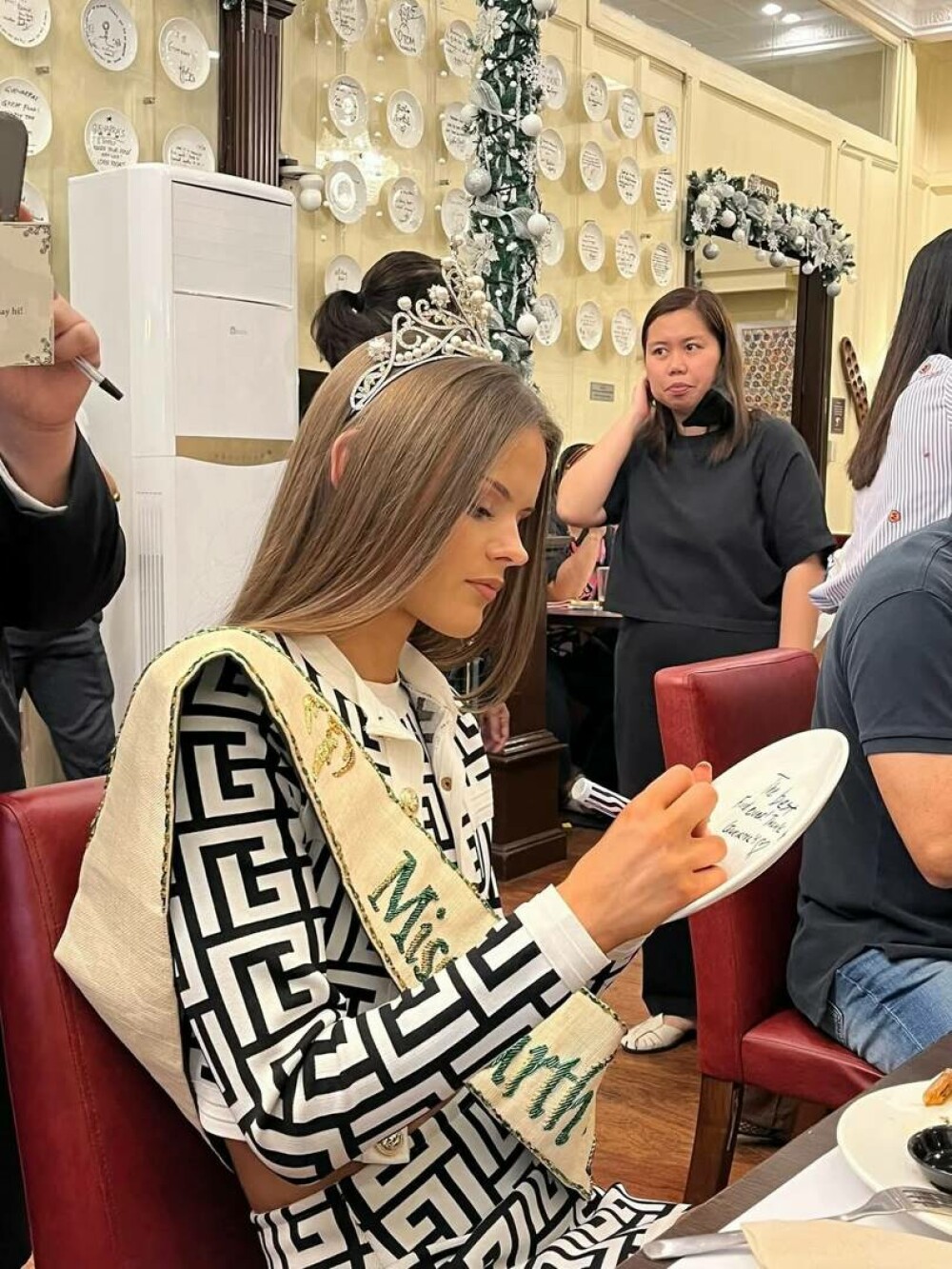 Natalie, o studentă de 21 de ani, câștigătoarea Miss Earth 2025. A învins 81 de participante din întreaga lume | GALERIE FOTO - Imaginea 17