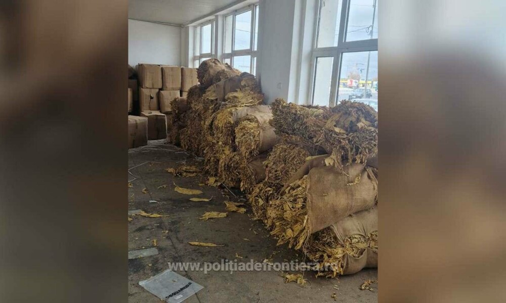 Arsenalul unui turc, oprit la Calafat. Avea 131 de pistoale letale, încărcătoare și tutun mărunțit, ascunse între paleți - Imaginea 7