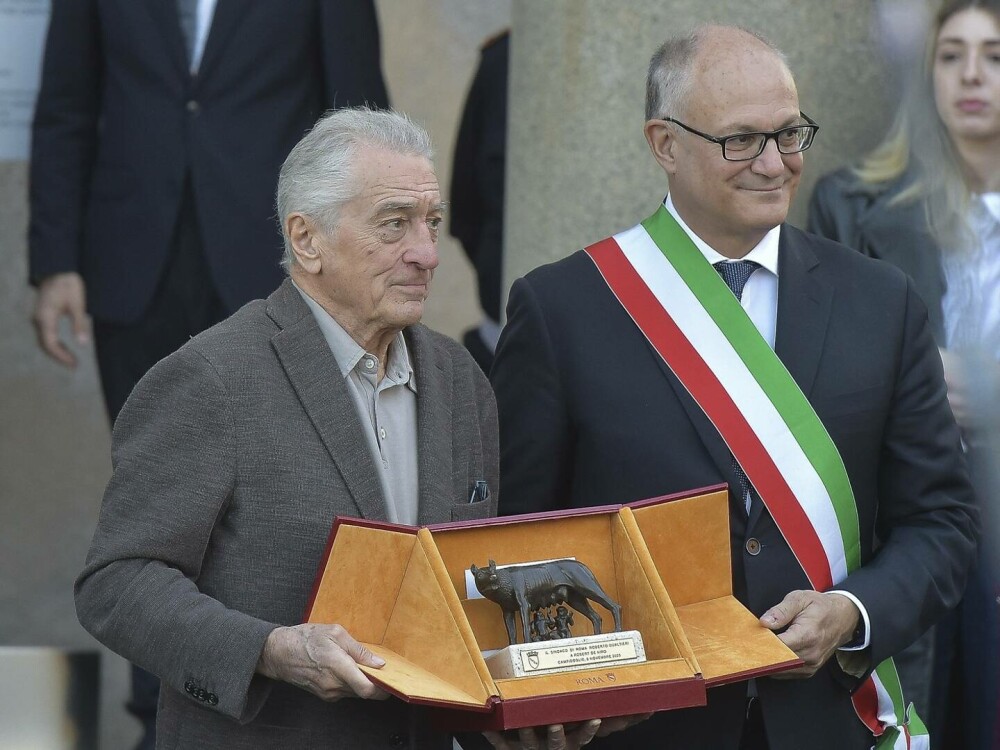 Papa Leon al XIV-lea l-a primit pe Robert De Niro la Vatican. „Familia mea are origini italiene