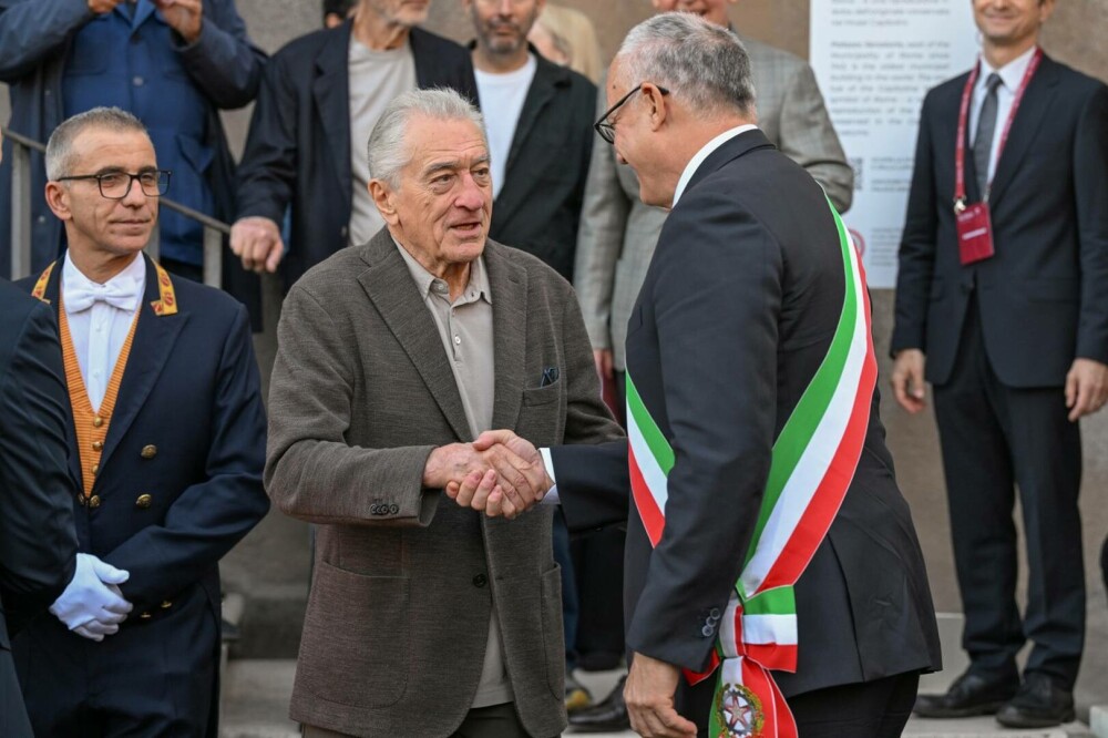 Papa Leon al XIV-lea l-a primit pe Robert De Niro la Vatican. „Familia mea are origini italiene