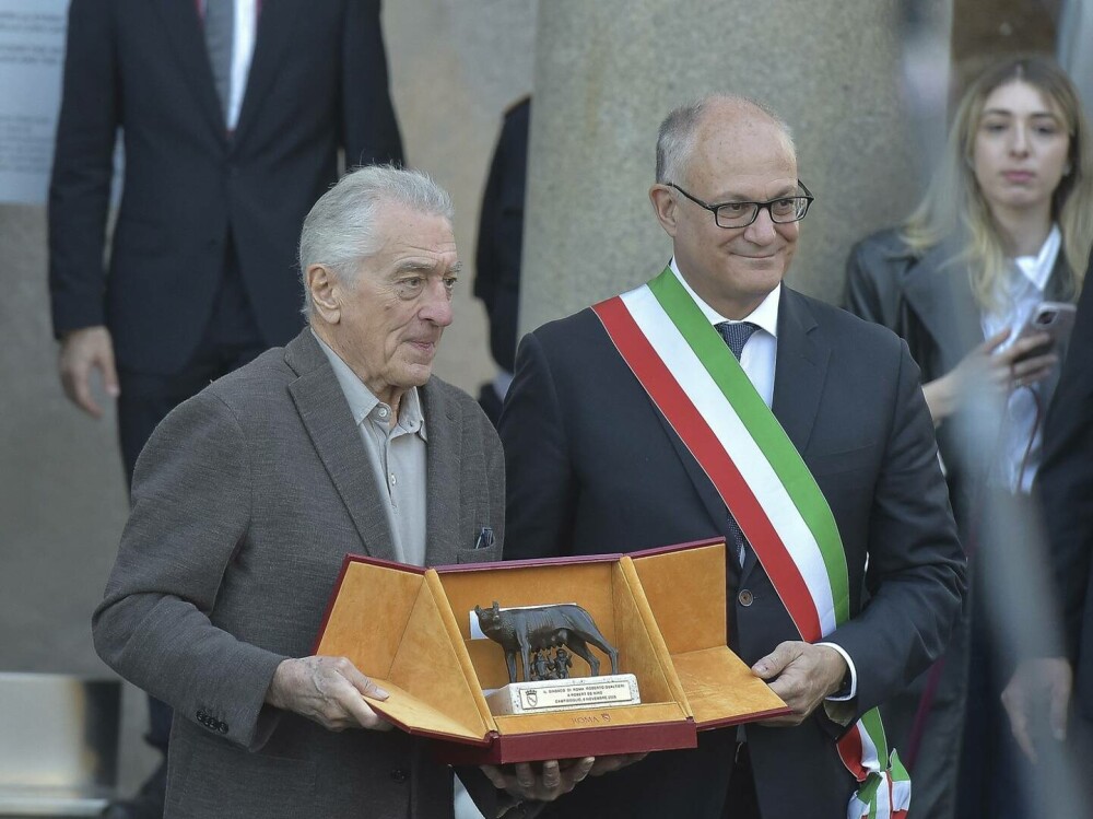 Papa Leon al XIV-lea l-a primit pe Robert De Niro la Vatican. „Familia mea are origini italiene