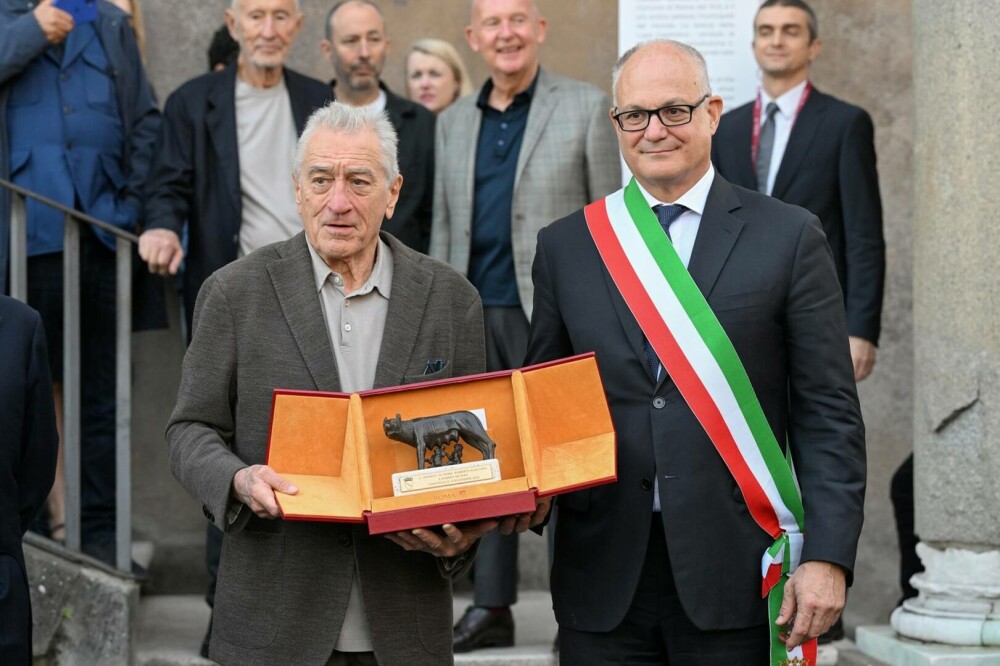 Papa Leon al XIV-lea l-a primit pe Robert De Niro la Vatican. „Familia mea are origini italiene