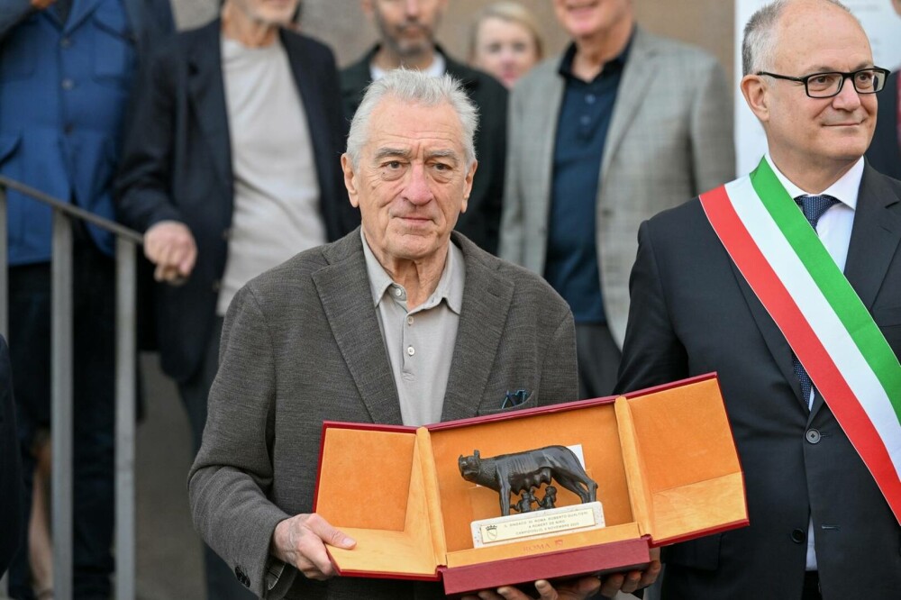 Papa Leon al XIV-lea l-a primit pe Robert De Niro la Vatican. „Familia mea are origini italiene